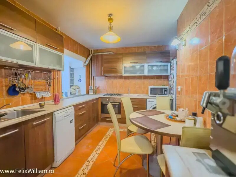 3 camere, 2 bai, 2 balcoane, Et.1, Bloc 1979, Centrala TERMICA